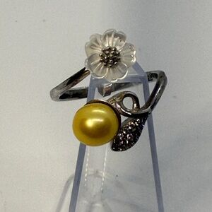 Silver Ring with Yellow Pearl and Flower
